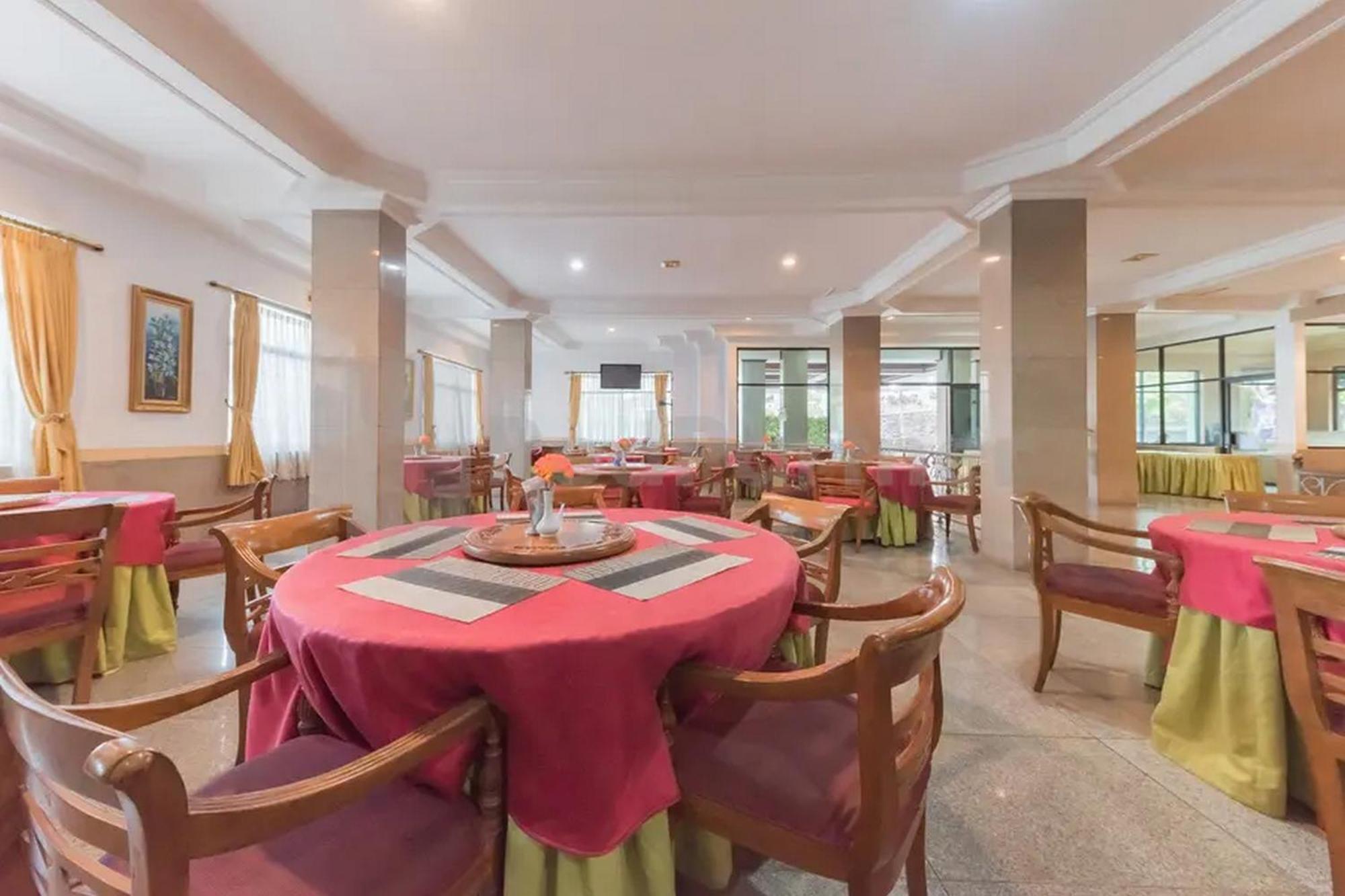 Hotel Ayong Linggarjati Kuningan Mitra Reddoorz エクステリア 写真
