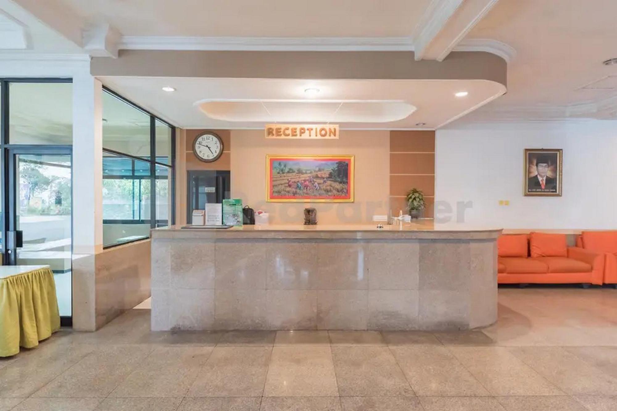 Hotel Ayong Linggarjati Kuningan Mitra Reddoorz エクステリア 写真
