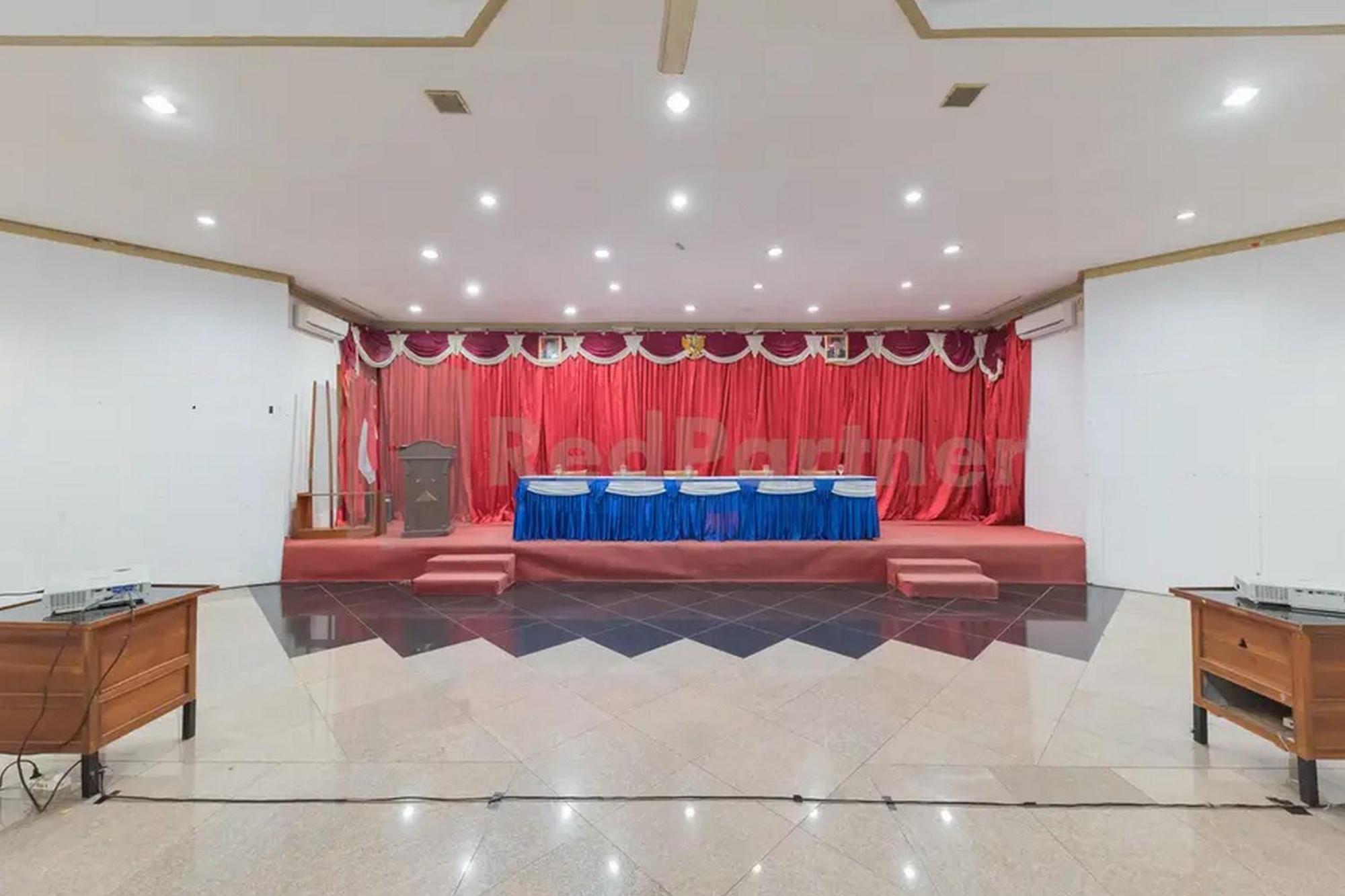Hotel Ayong Linggarjati Kuningan Mitra Reddoorz エクステリア 写真