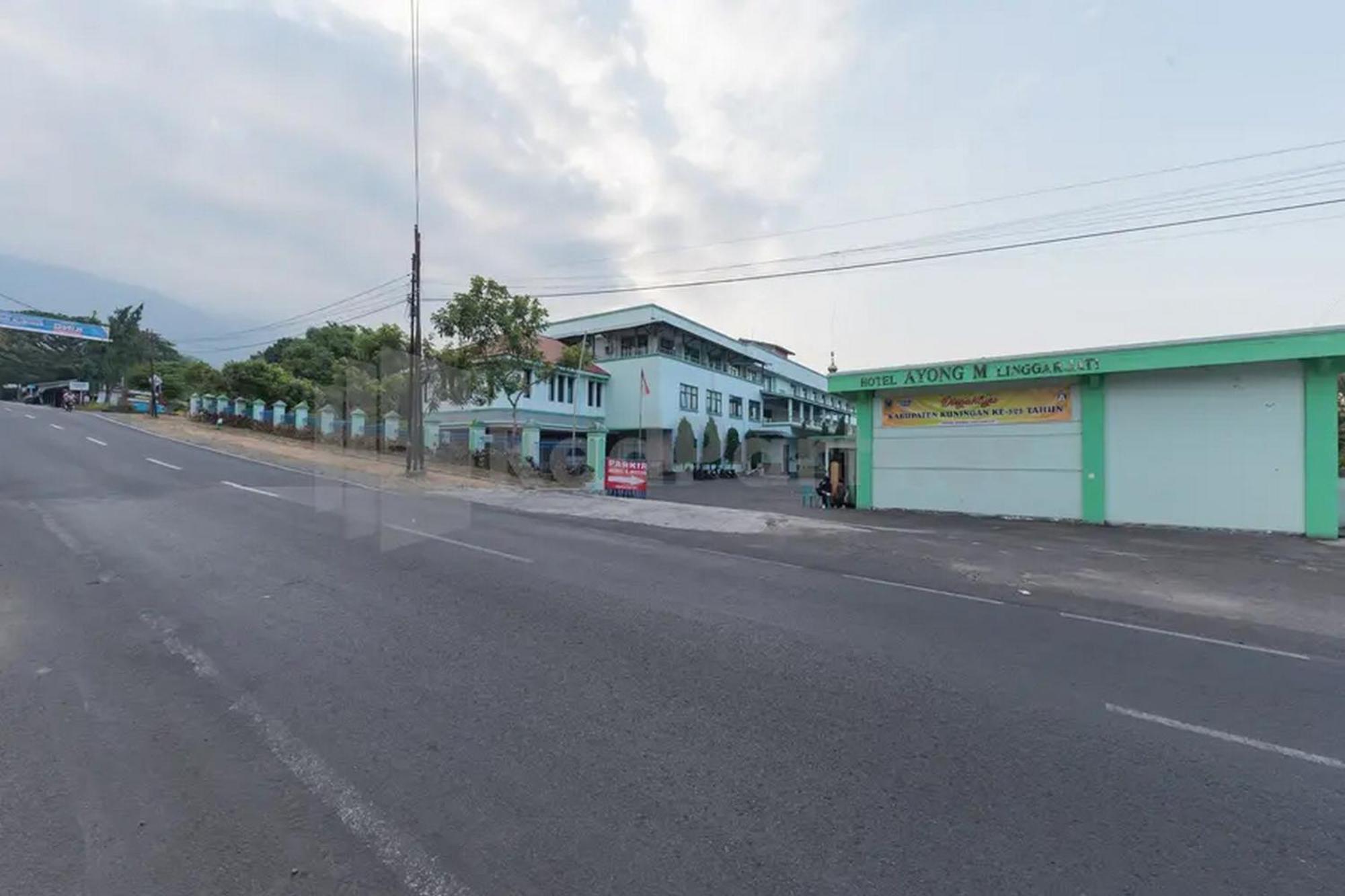 Hotel Ayong Linggarjati Kuningan Mitra Reddoorz エクステリア 写真