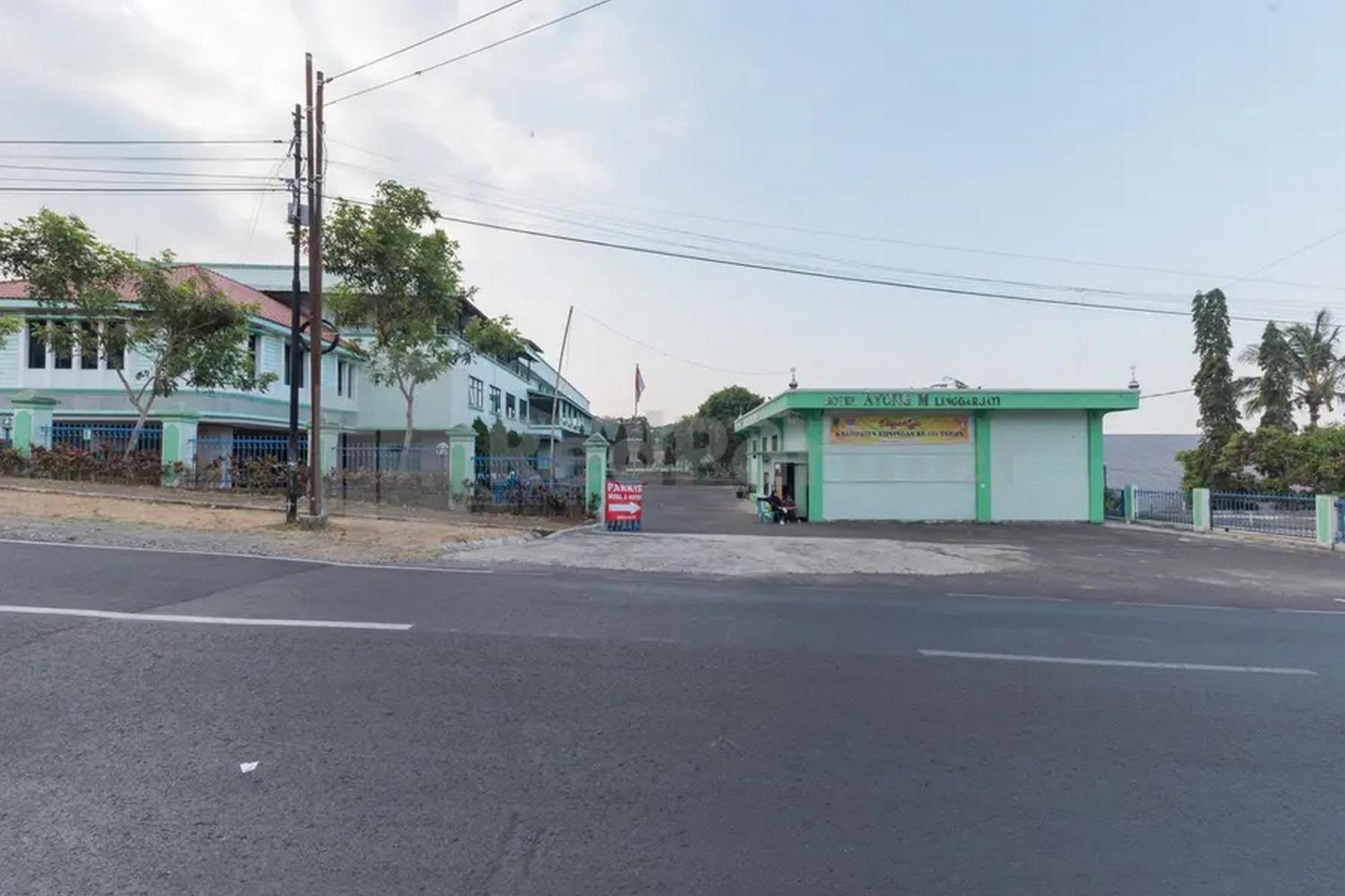 Hotel Ayong Linggarjati Kuningan Mitra Reddoorz エクステリア 写真