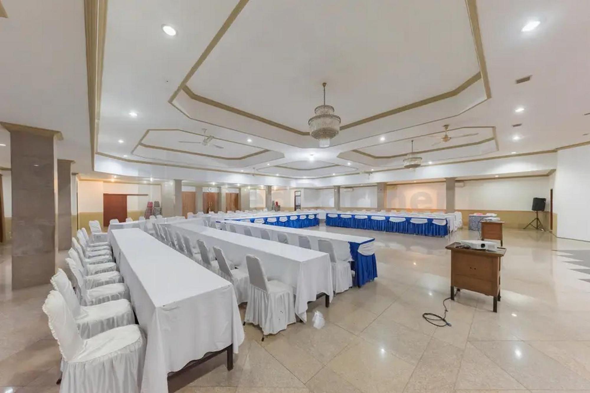 Hotel Ayong Linggarjati Kuningan Mitra Reddoorz エクステリア 写真