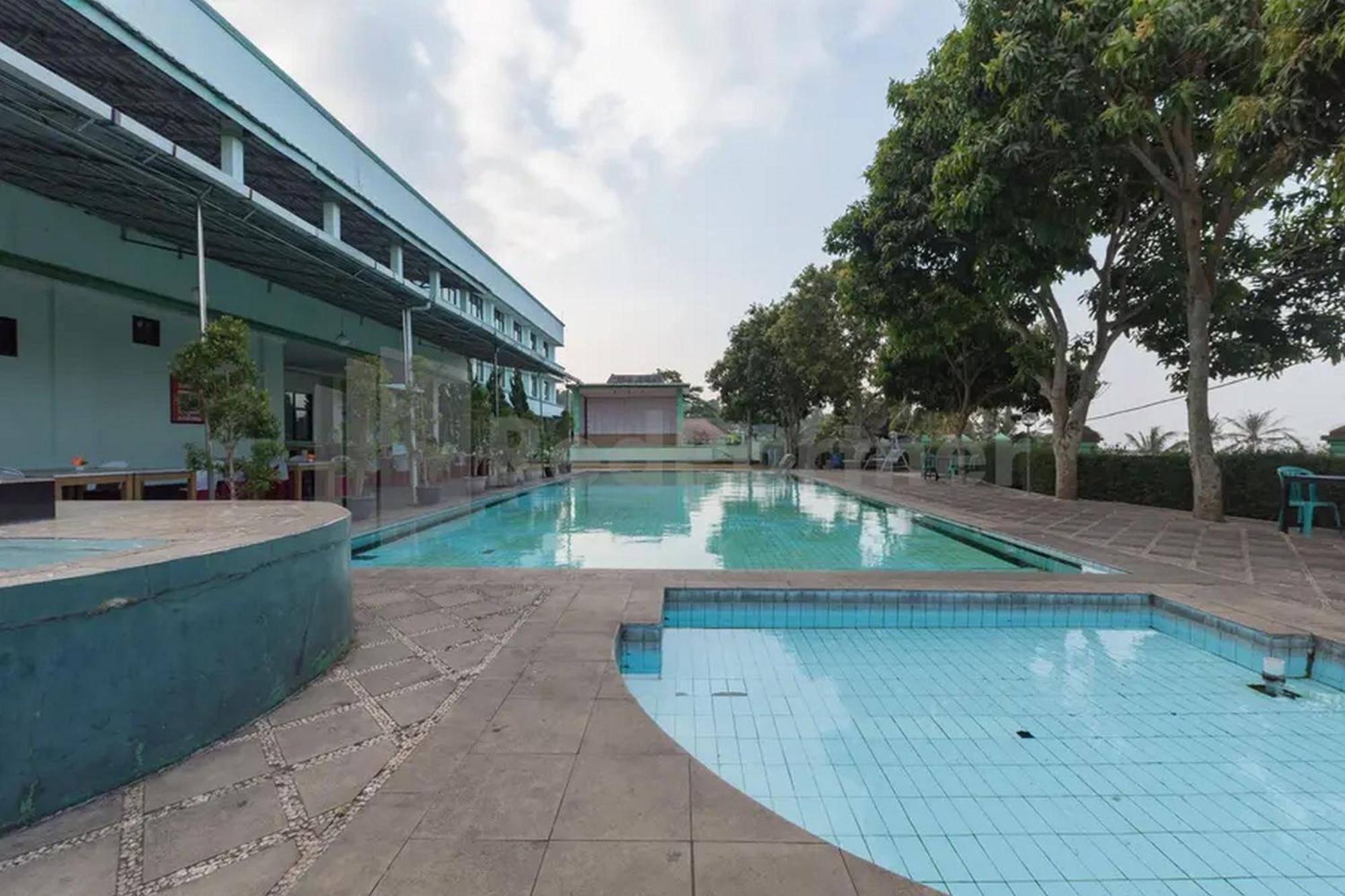 Hotel Ayong Linggarjati Kuningan Mitra Reddoorz エクステリア 写真
