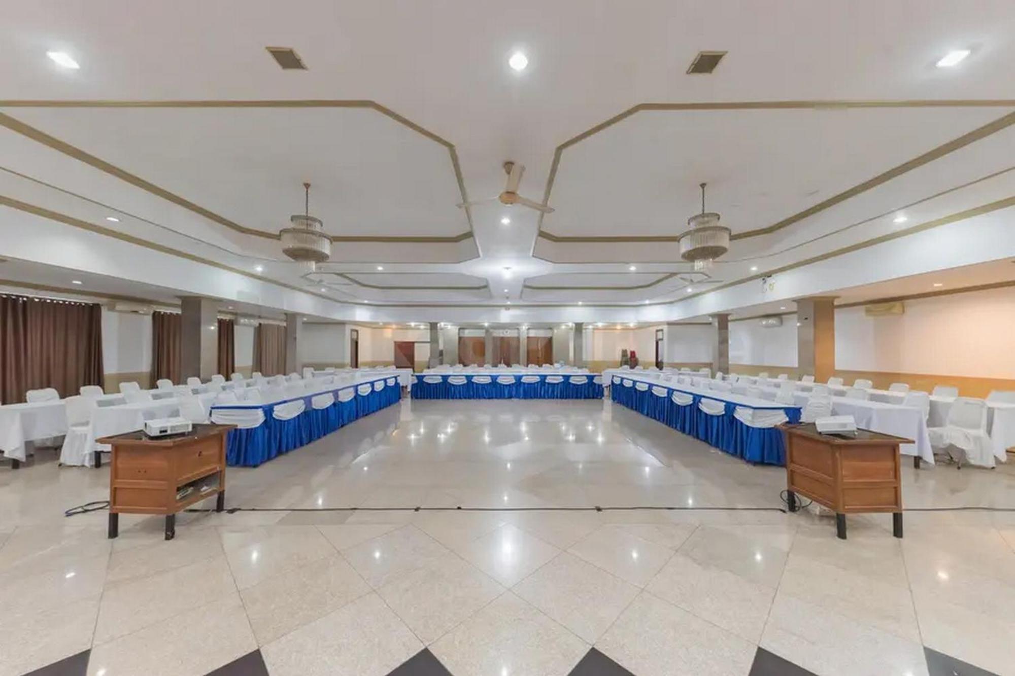 Hotel Ayong Linggarjati Kuningan Mitra Reddoorz エクステリア 写真