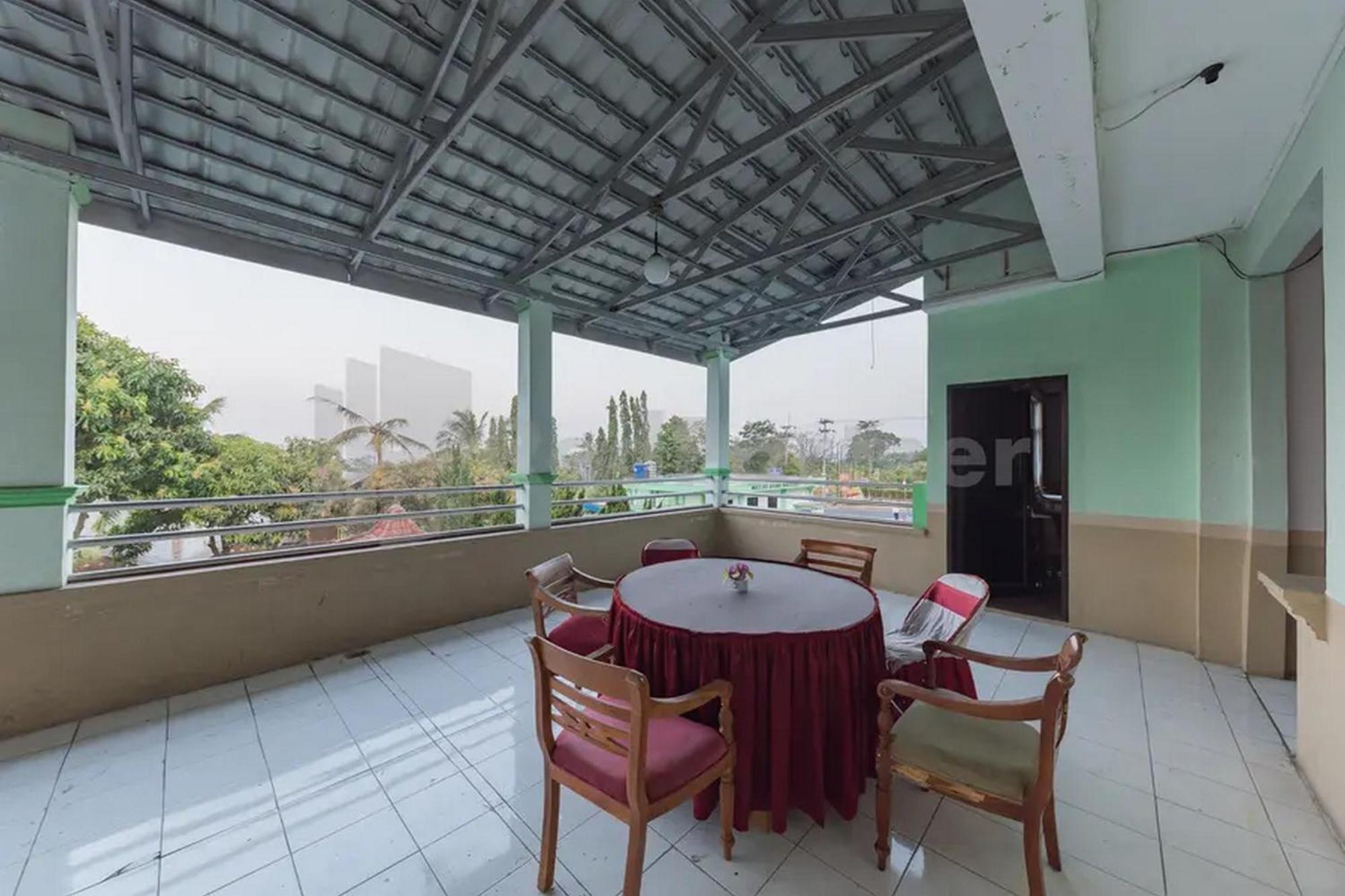 Hotel Ayong Linggarjati Kuningan Mitra Reddoorz エクステリア 写真