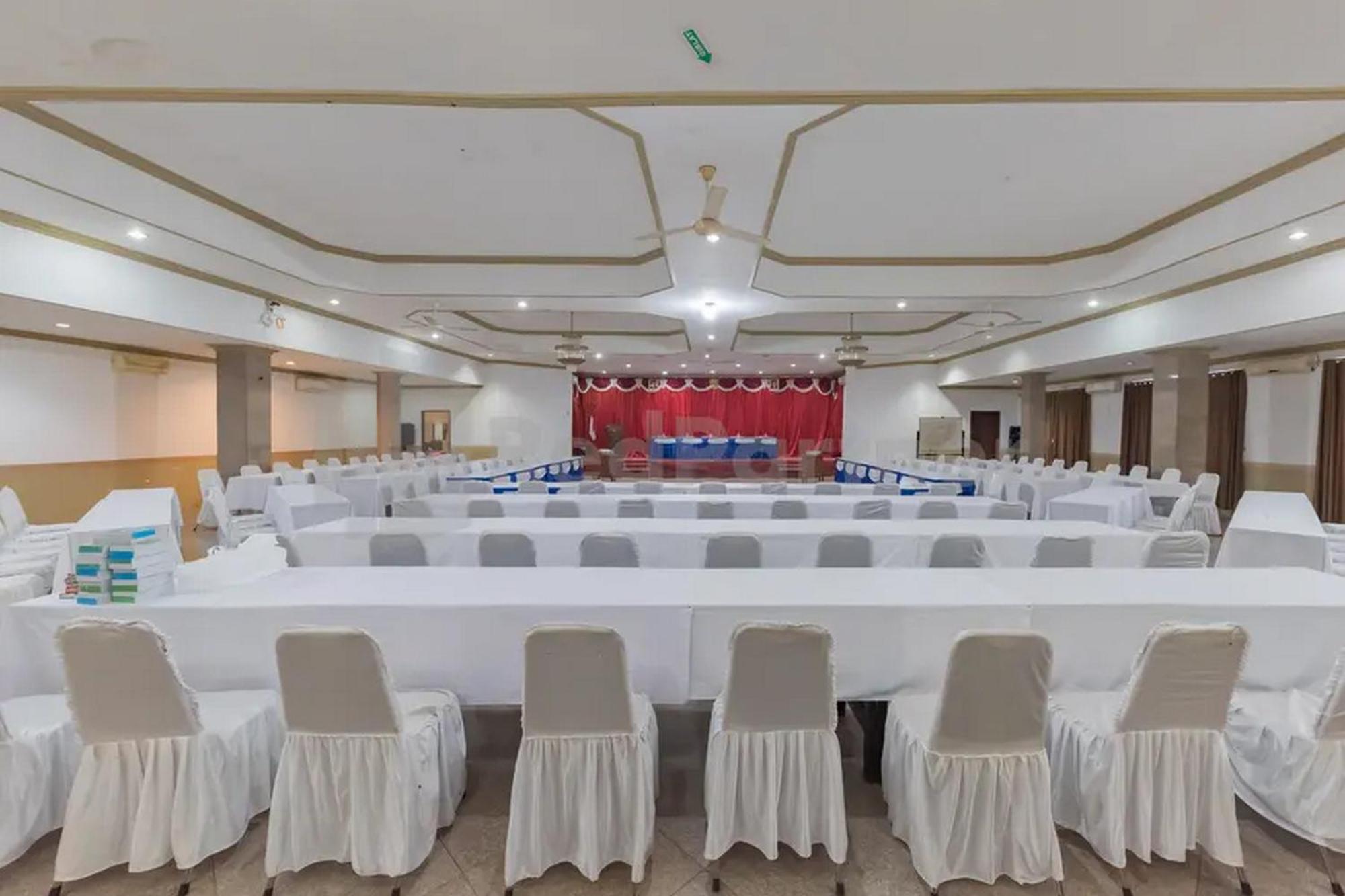 Hotel Ayong Linggarjati Kuningan Mitra Reddoorz エクステリア 写真