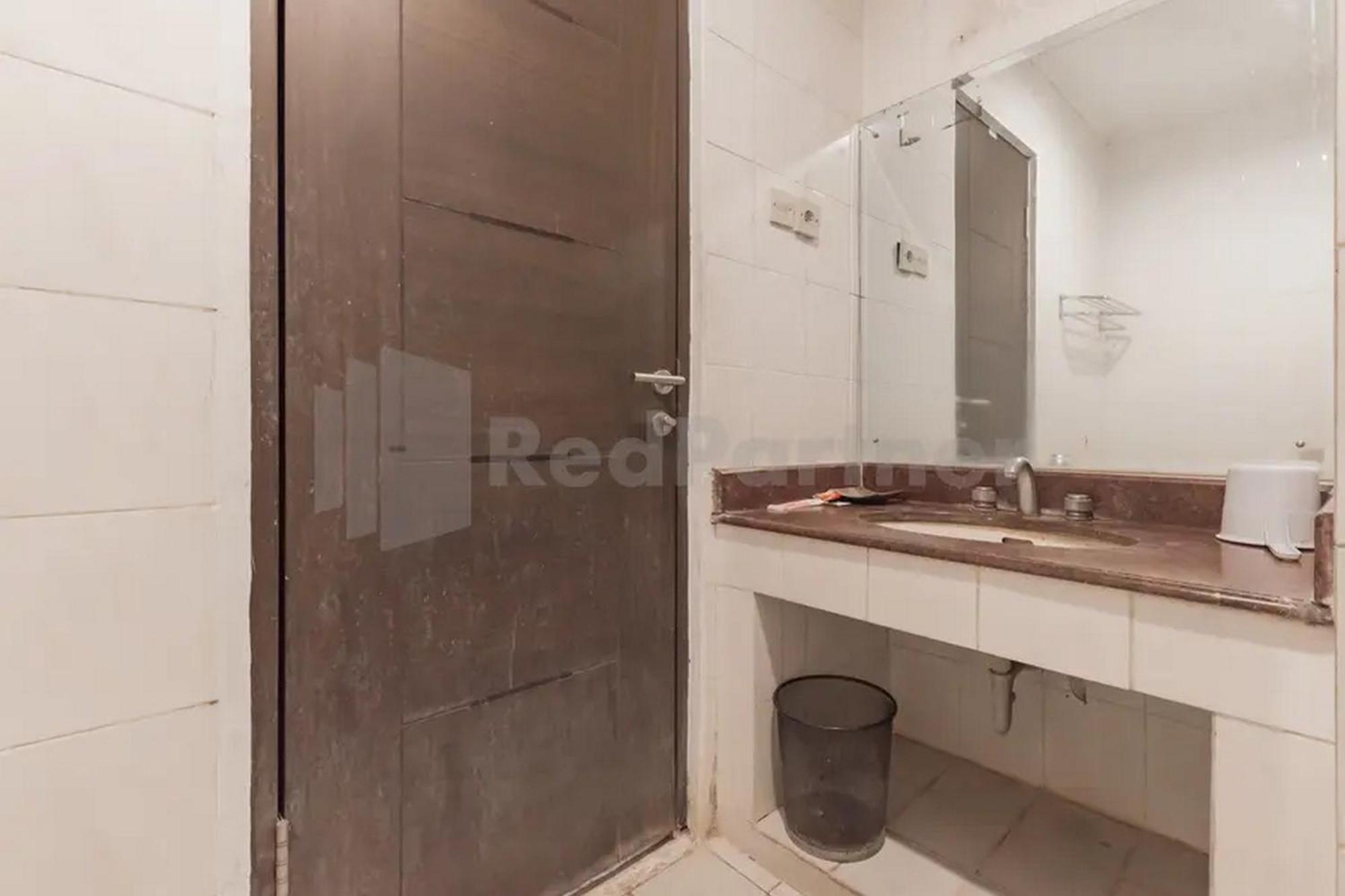 Hotel Ayong Linggarjati Kuningan Mitra Reddoorz エクステリア 写真