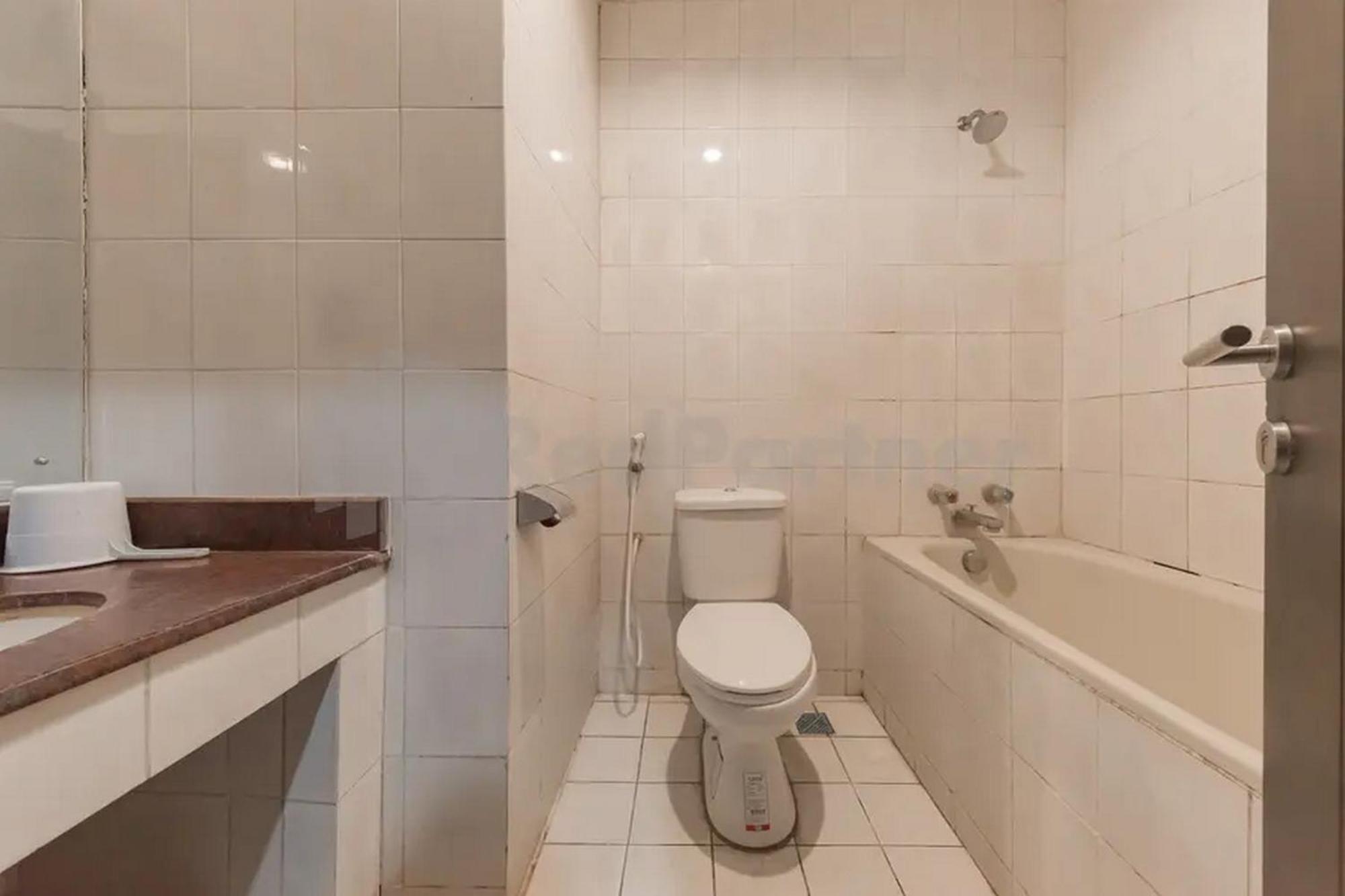 Hotel Ayong Linggarjati Kuningan Mitra Reddoorz エクステリア 写真