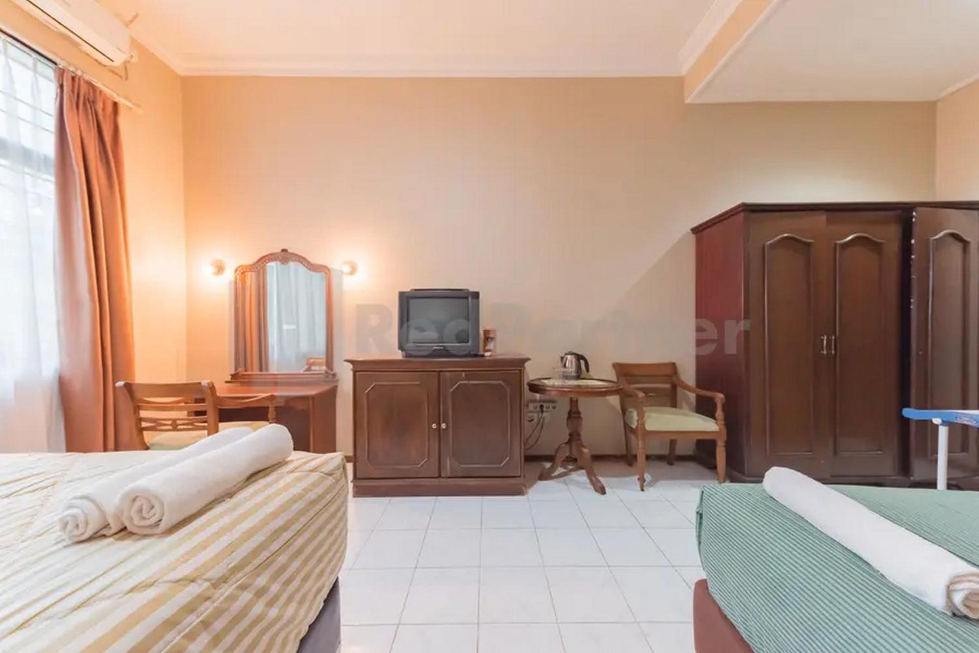 Hotel Ayong Linggarjati Kuningan Mitra Reddoorz エクステリア 写真