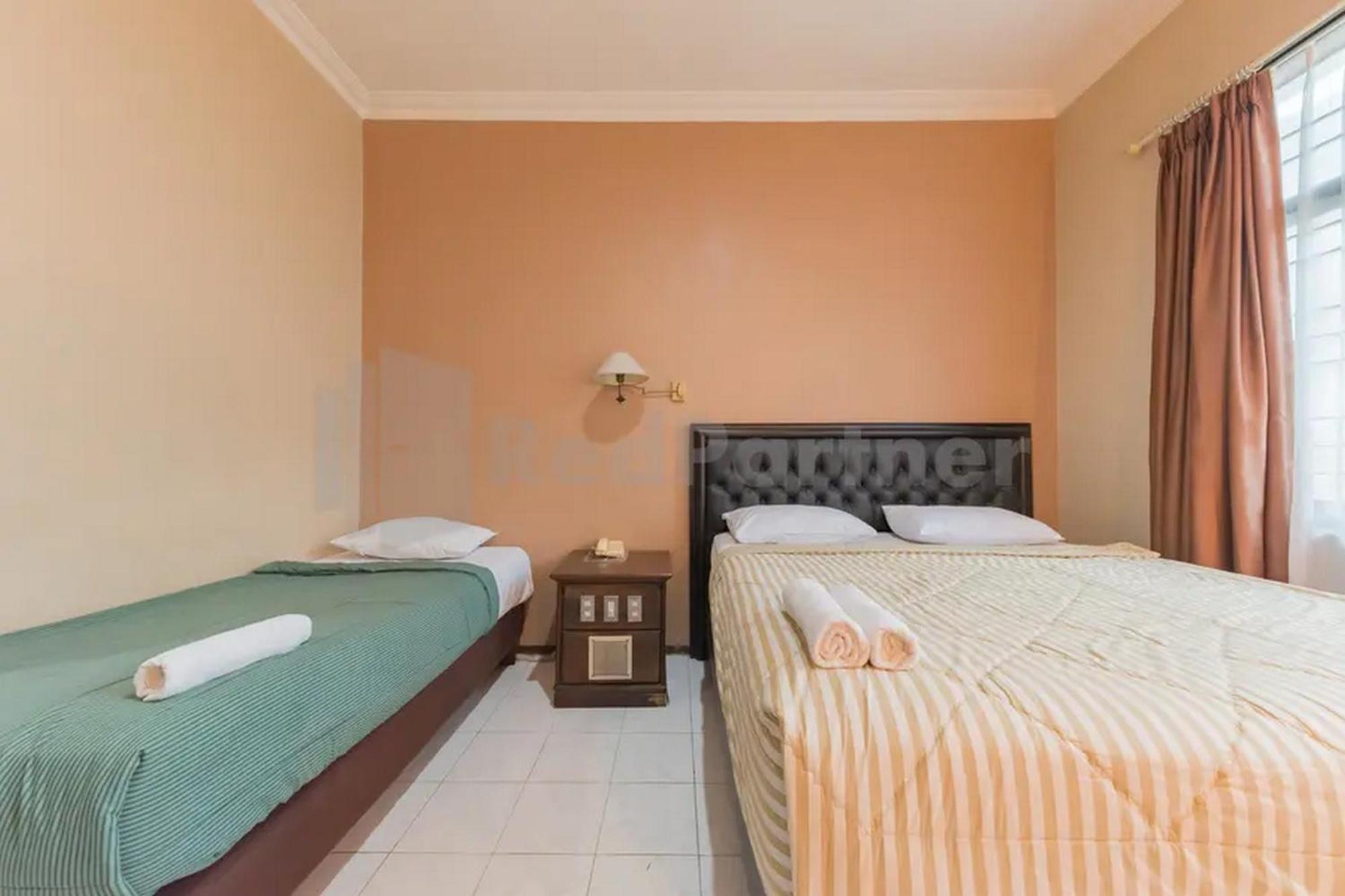 Hotel Ayong Linggarjati Kuningan Mitra Reddoorz エクステリア 写真